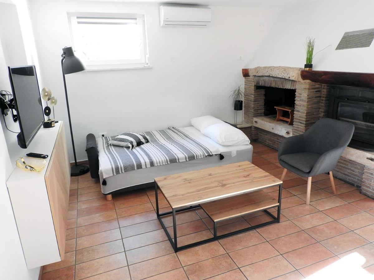 Apartment Lu, Stinjan - Pula Extérieur photo